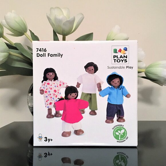 PlanToys Dollhouse Dolls Dark Skin Tone Family - Picture 7 of 9